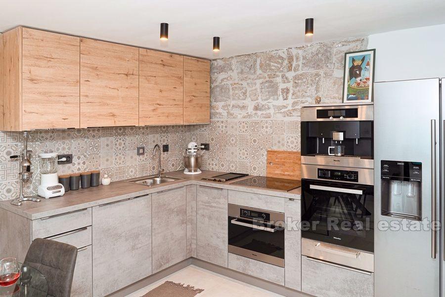 Maison en pierre mitoyenne rénovée
