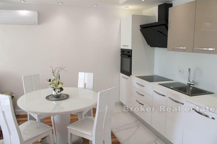 Split 3, dwupokojowy apartament z widokiem na morze