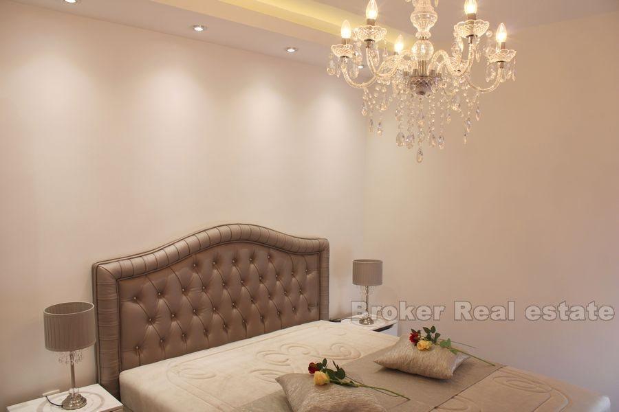 Split 3, two bedroom apartment with sea view