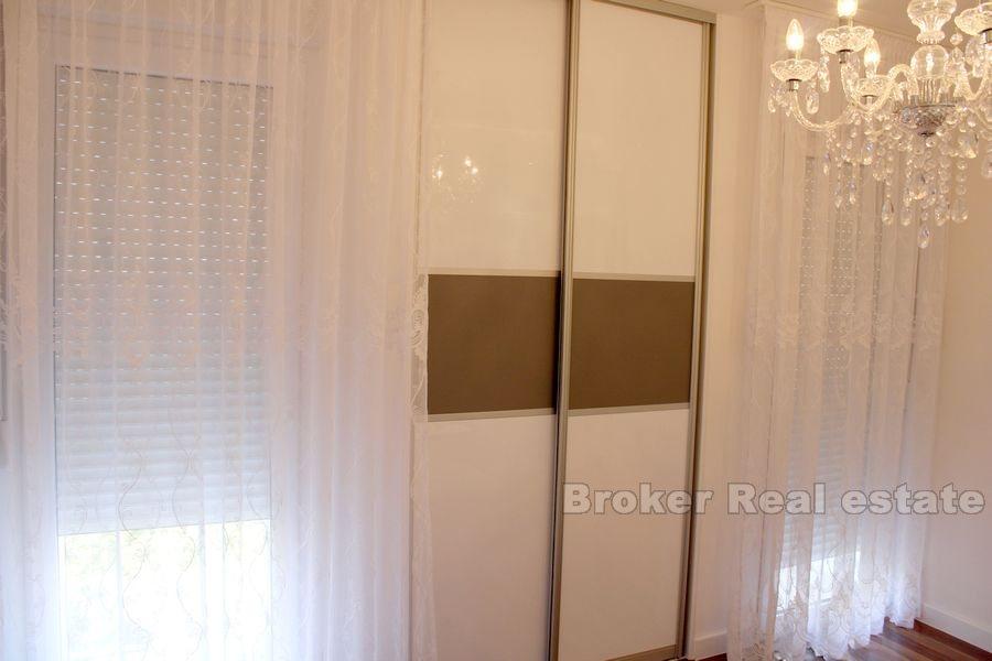 Split 3, two bedroom apartment with sea view