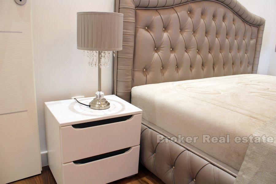 Split 3, two bedroom apartment with sea view