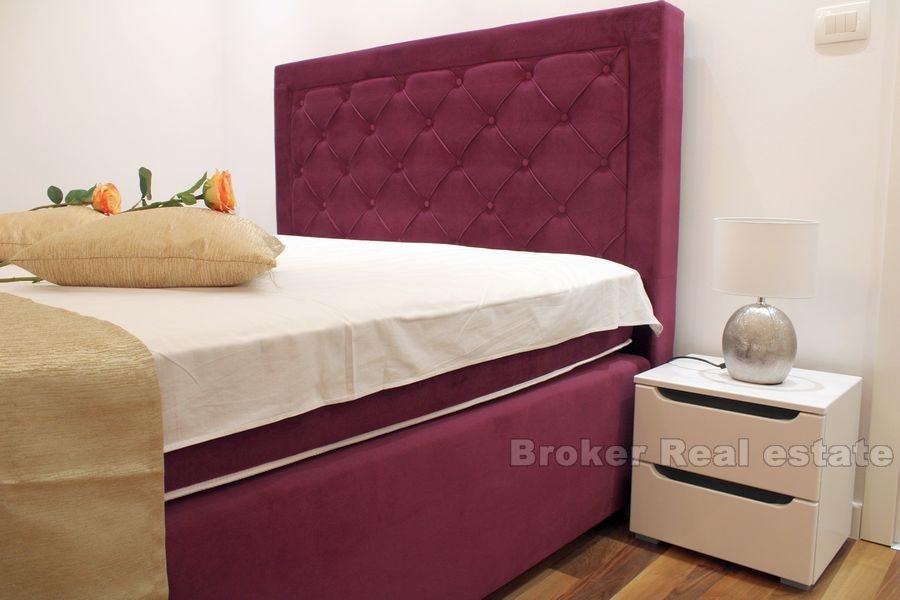 Split 3, two bedroom apartment with sea view