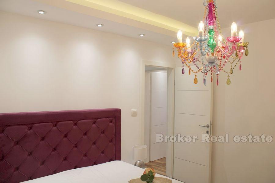 Split 3, two bedroom apartment with sea view