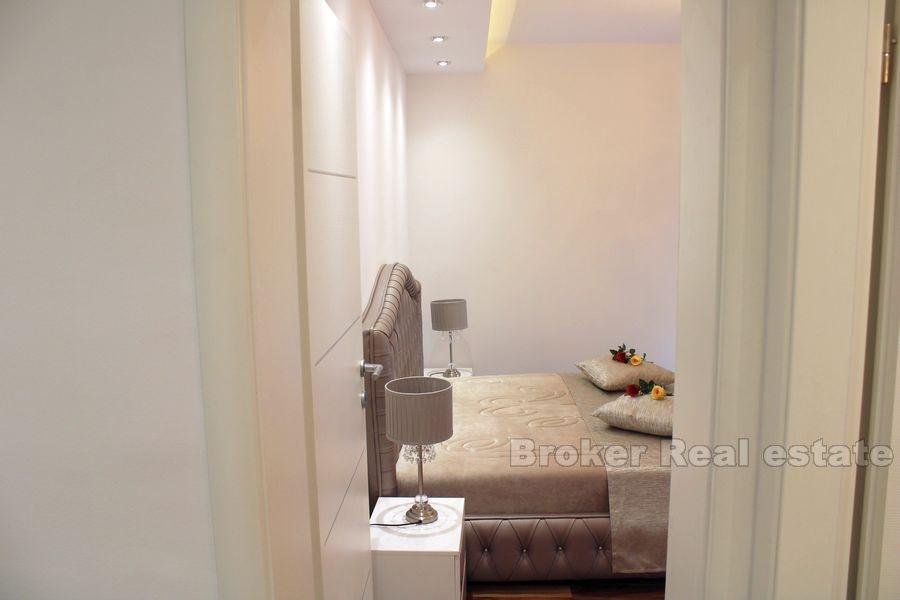 Split 3, two bedroom apartment with sea view