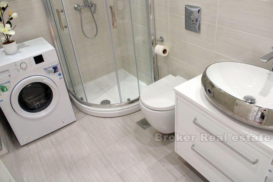 Split 3, two bedroom apartment with sea view