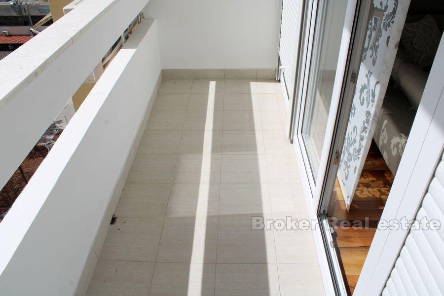 Split 3, two bedroom apartment with sea view