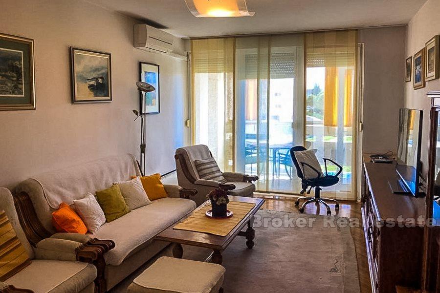 Słoneczny i komfortowy apartament z dwiema sypialniami, na sprzedaż