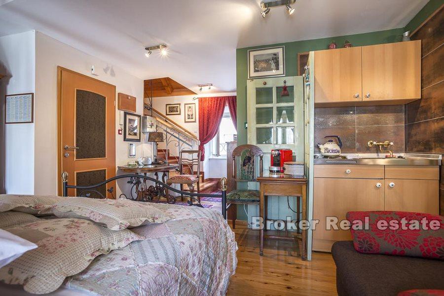 Maison en pierre unique dans le palais de Dioclétien, à vendre