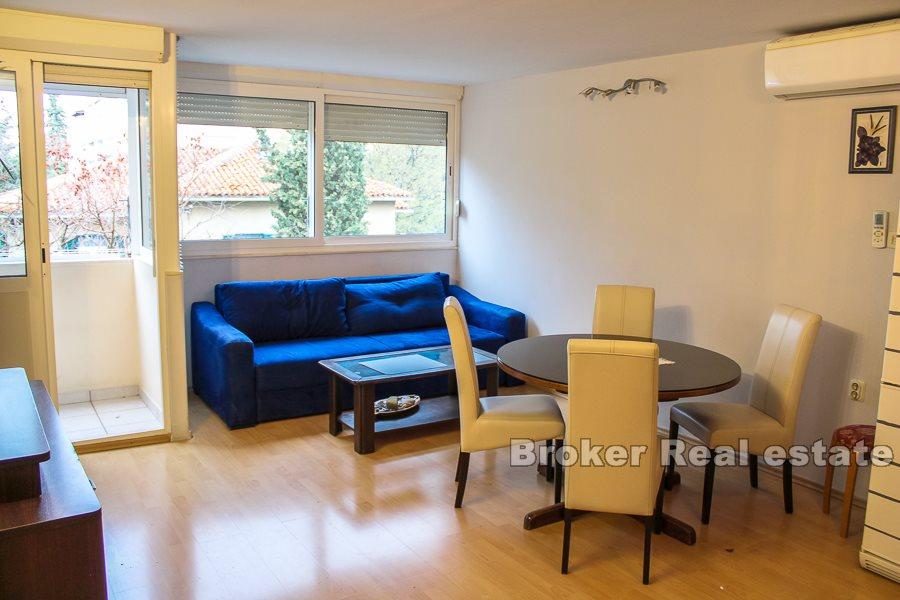 Trzypokojowe mieszkanie blisko centrum, na sprzedaż