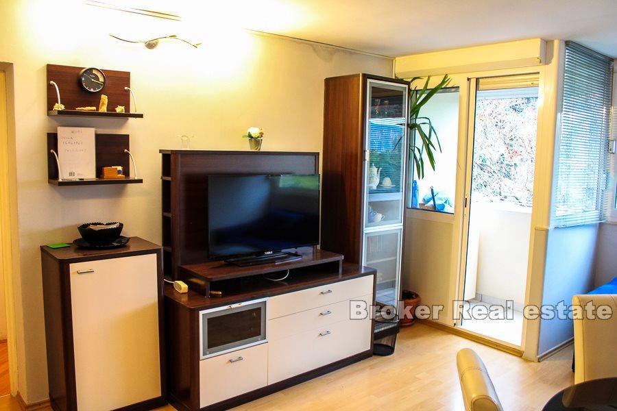 Appartamento con tre camere da letto vicino al centro, in vendita