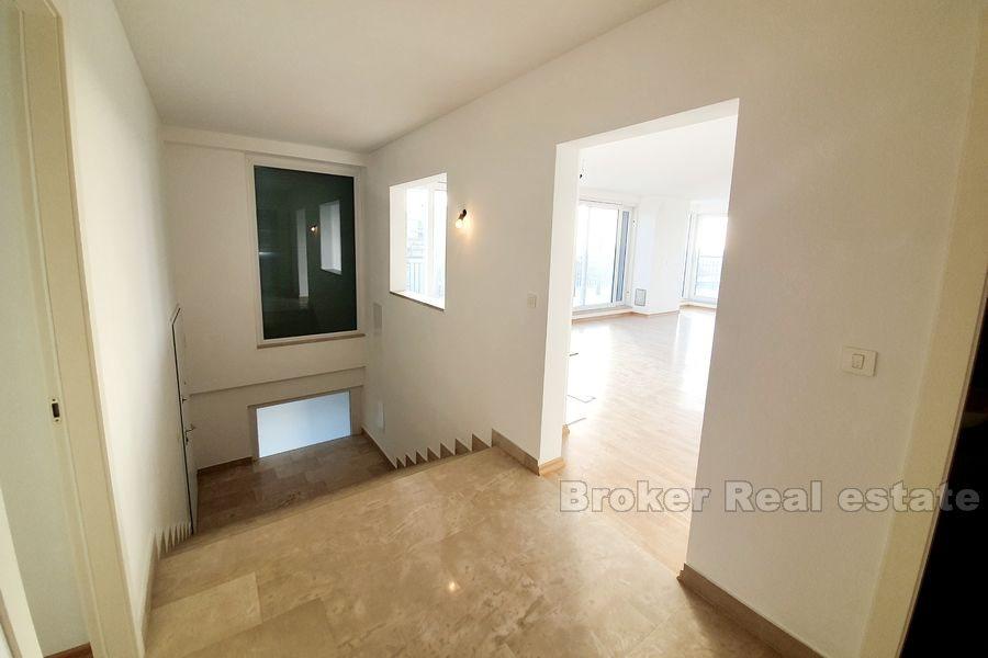 Penthouse with sea view, for sale