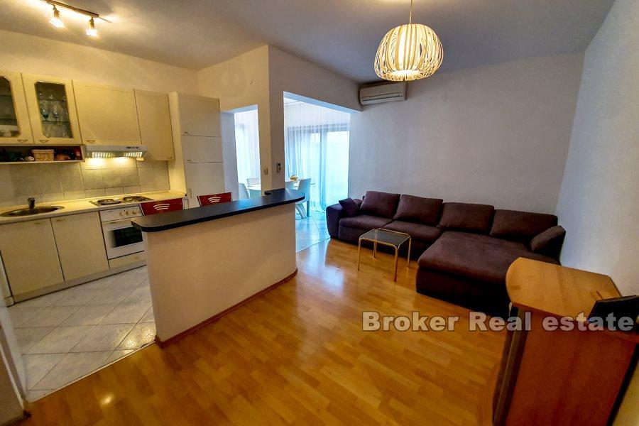 Appartement de deux chambres avec jardin, vente