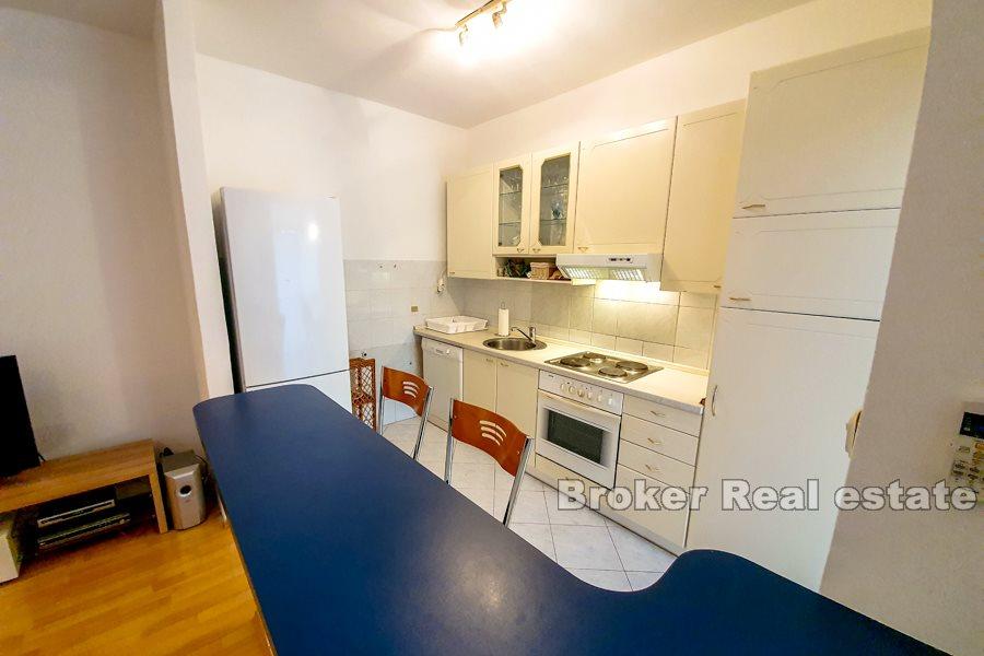 Appartement de deux chambres avec jardin, vente