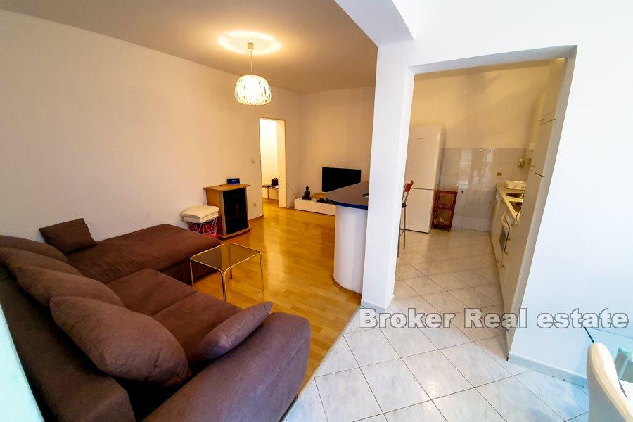 Appartement de deux chambres avec jardin, vente