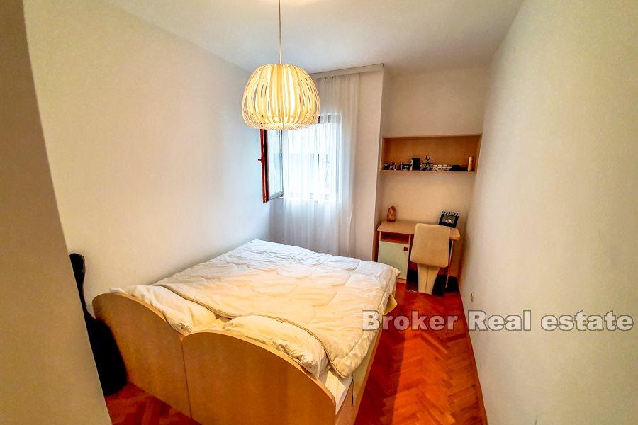 Appartement de deux chambres avec jardin, vente