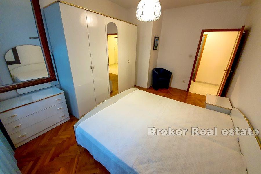 Appartement de deux chambres avec jardin, vente