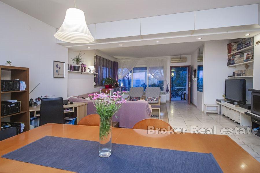 Meje, two bedroom apartment with sea view