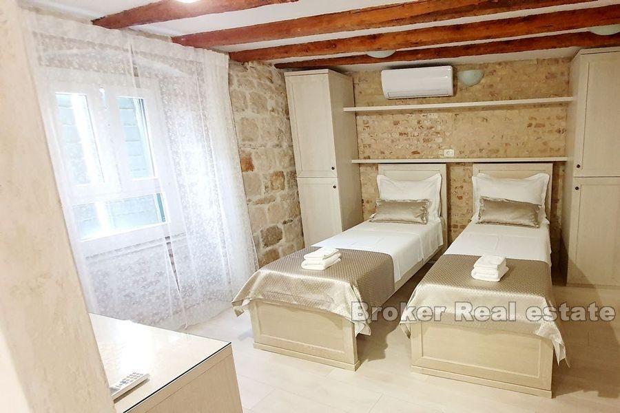 Kuća s luksuznim sobama