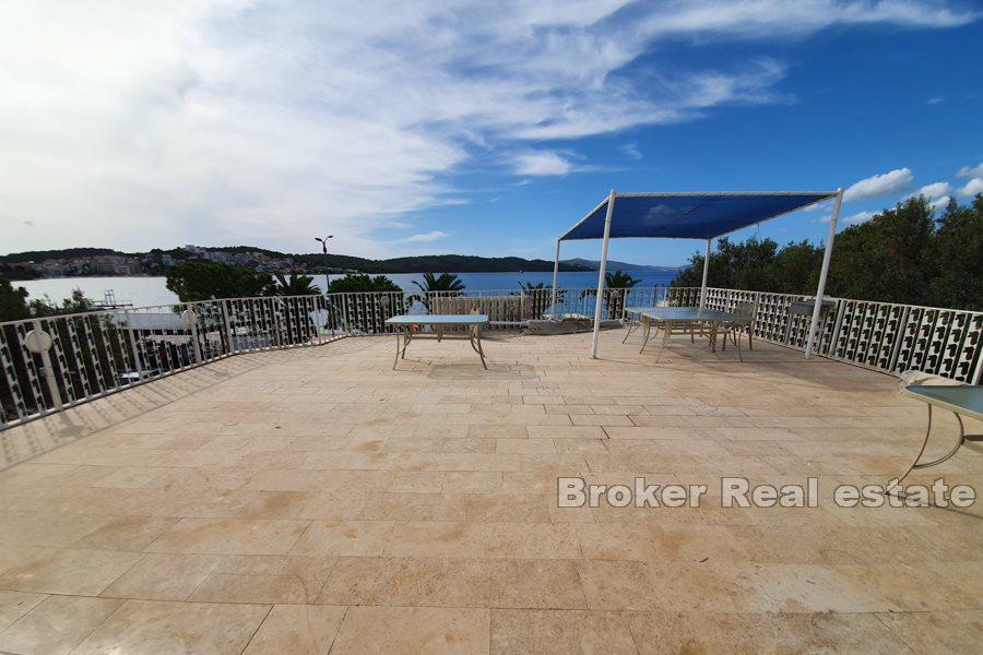 Mini hotel / detached house, seafront