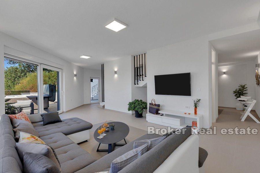 Apartmanska kuća s pogledom na more