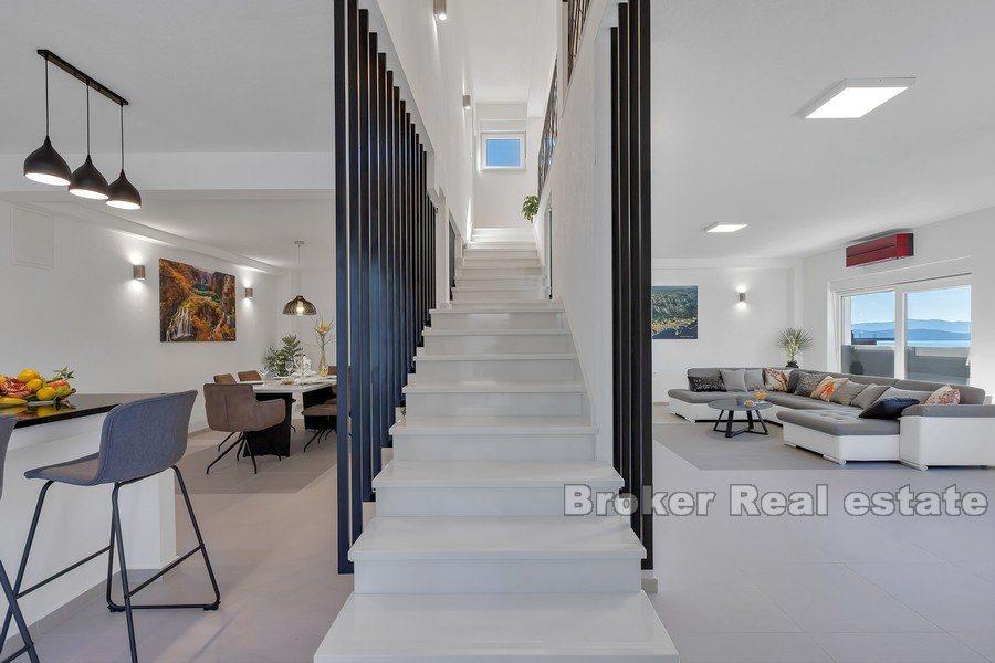 Apartment house with sea view