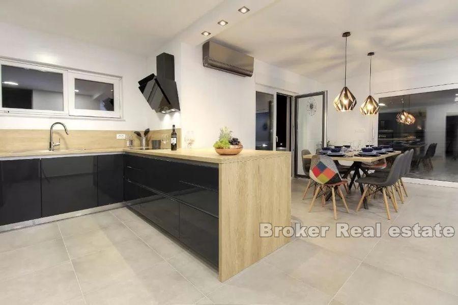 Modern villa med pool