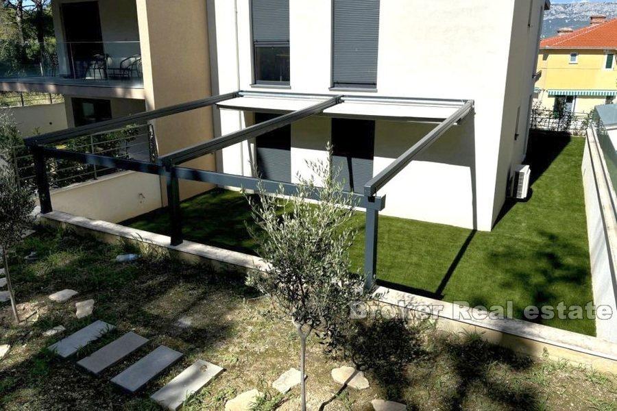 Luksuzan trosoban stan u blizini šume Marjan