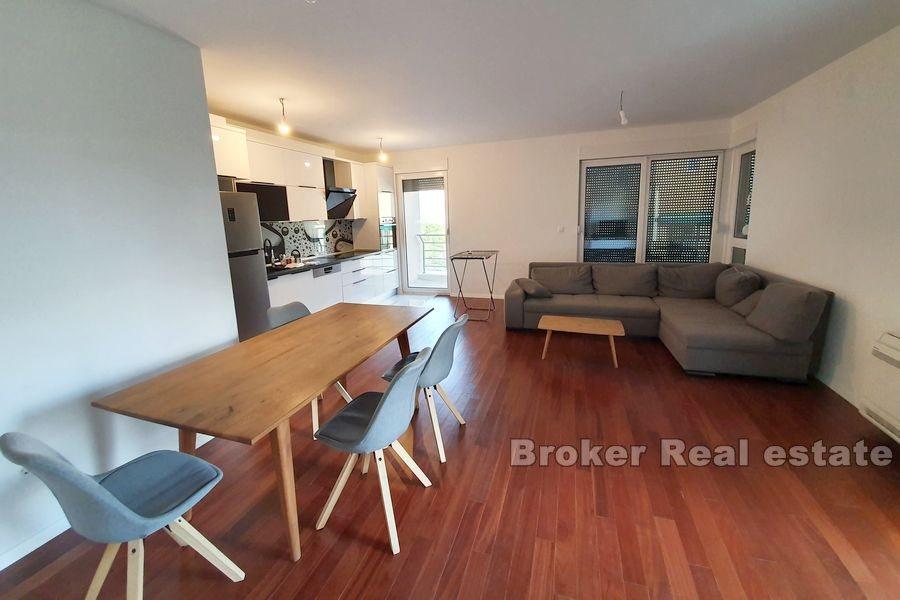 Appartement de luxe de trois chambres près de la forêt de Marjan