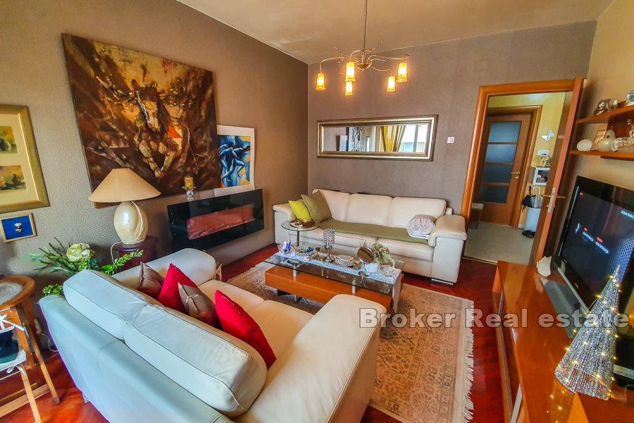 Трехкомнатная, красиво оформленная, квартира, Спинут