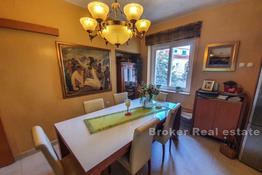 Трехкомнатная, красиво оформленная, квартира, Спинут