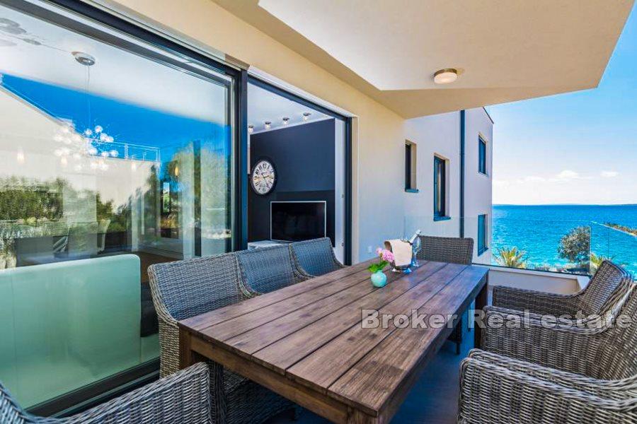 Appartement de luxe, au bord de la mer et de la plage