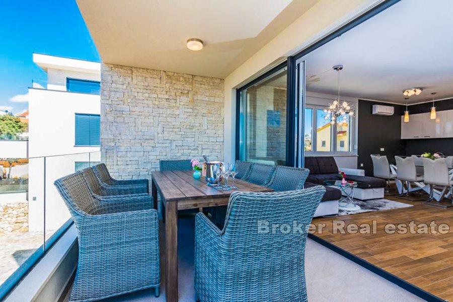 Appartement de luxe, au bord de la mer et de la plage