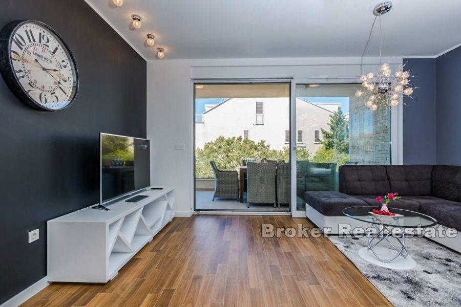 Appartement de luxe, au bord de la mer et de la plage