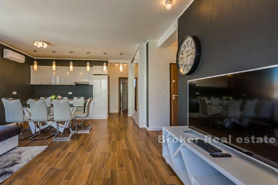 Appartement de luxe, au bord de la mer et de la plage