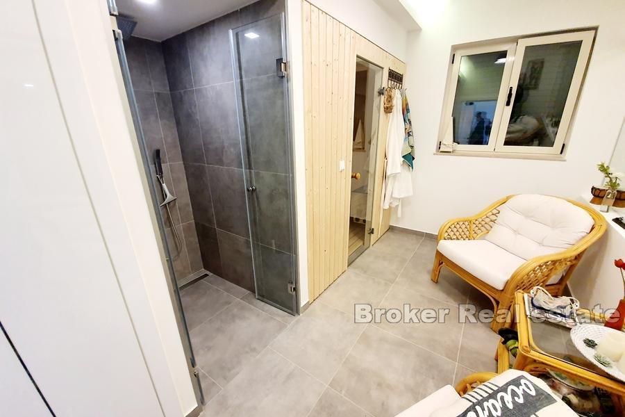 Hus med pool, första raden till havet