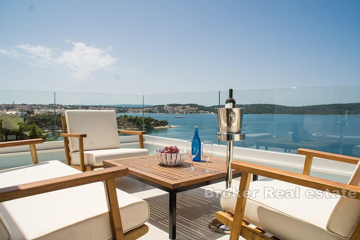 Luksus penthouse med havutsikt
