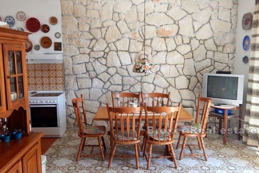 Casa in pietra con vista mare