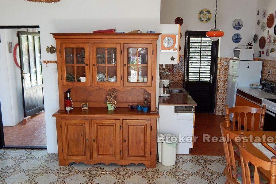 Maison en pierre avec vue mer