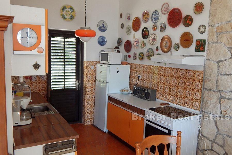 Maison en pierre avec vue mer