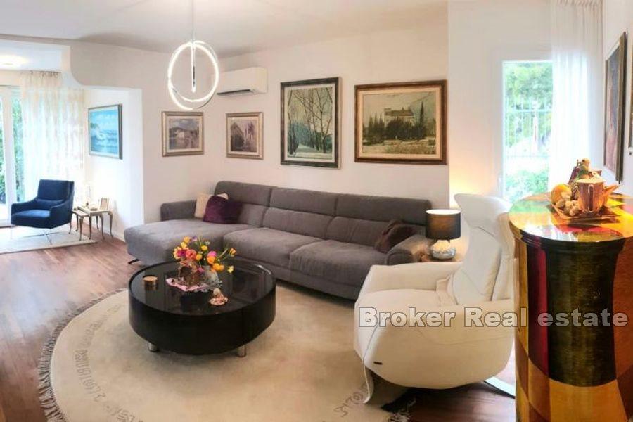 Mertojak, three bedroom apartment with garden