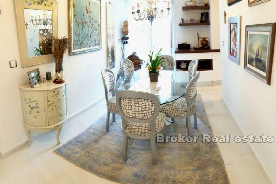 Mertojak, three bedroom apartment with garden