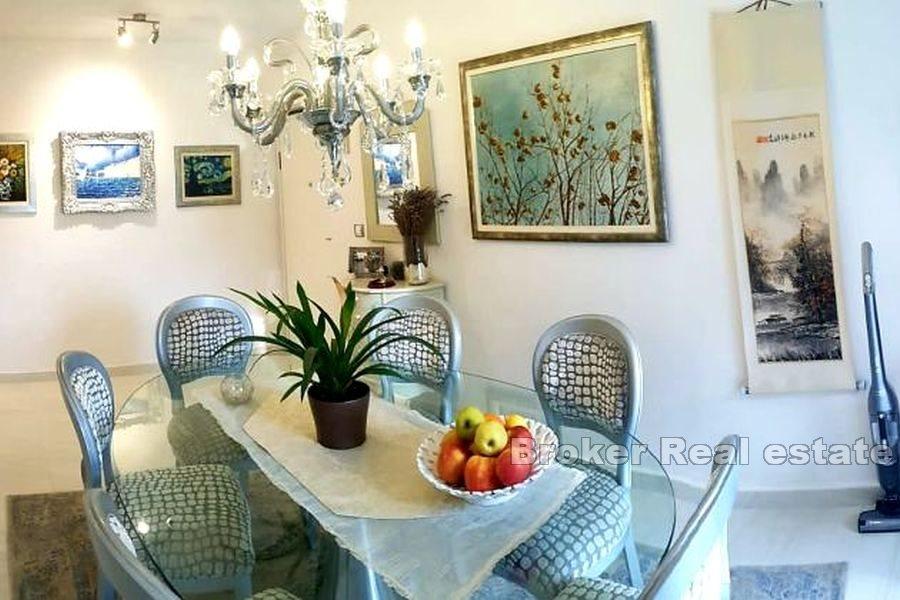 Mertojak, three bedroom apartment with garden