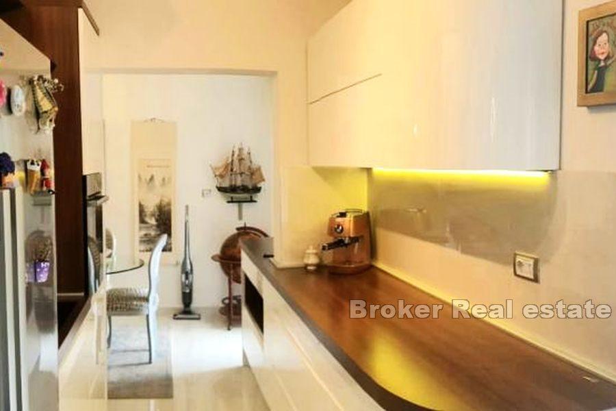 Mertojak, three bedroom apartment with garden