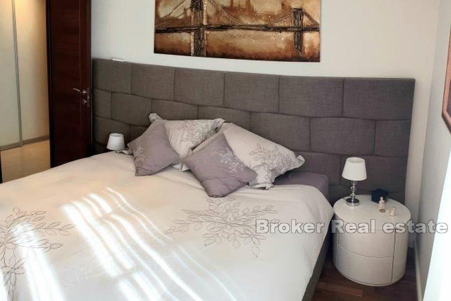 Mertojak, three bedroom apartment with garden