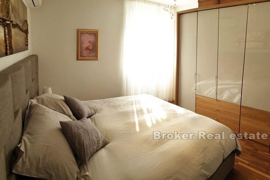 Mertojak, three bedroom apartment with garden