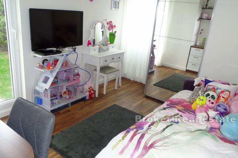 Mertojak, three bedroom apartment with garden