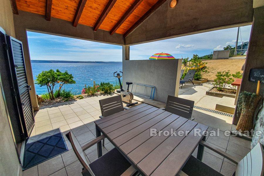 House first row to the sea