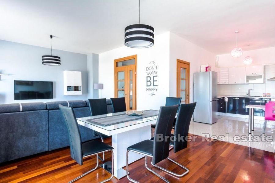 Žnjan, dvosoban apartman s terasom