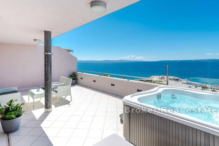 Attico con terrazzo e vista mare