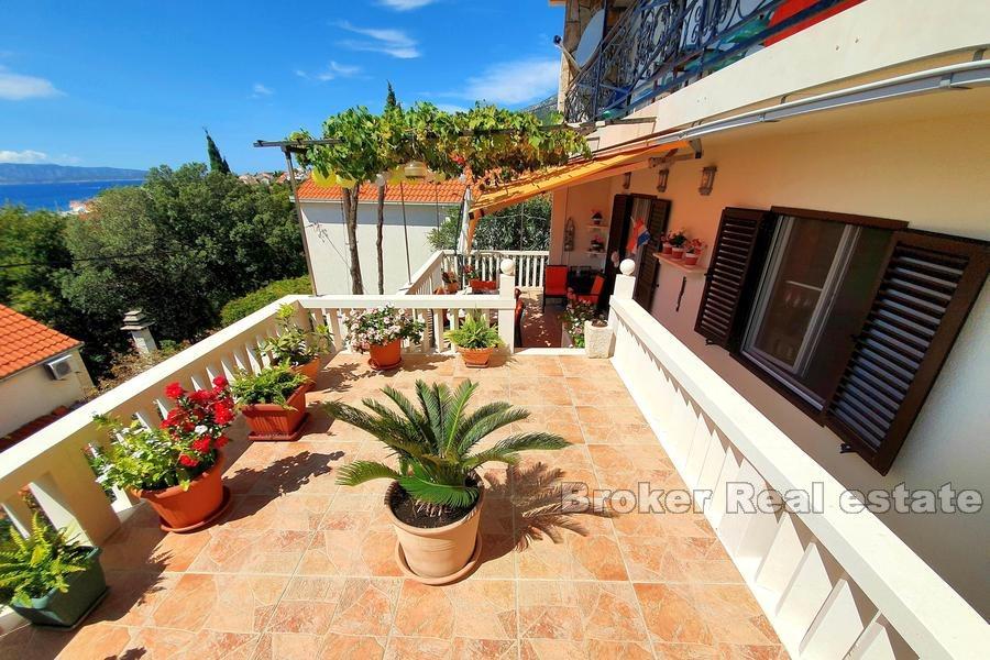 Komfortabel leilighet med havutsikt